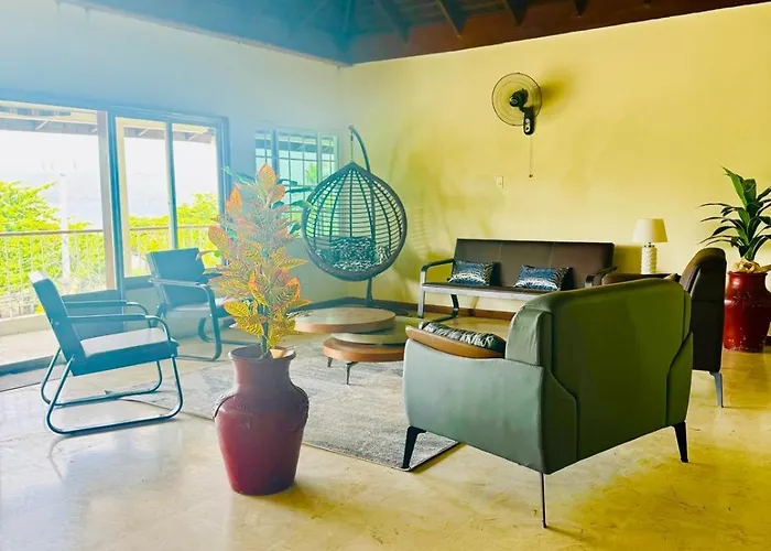 Oceanfront Penthouse On The Hip Strip Apartamento